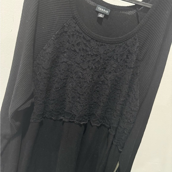 3/$20 Torrid Black Long Sleeve top with lace detail - Picture 5 of 6
